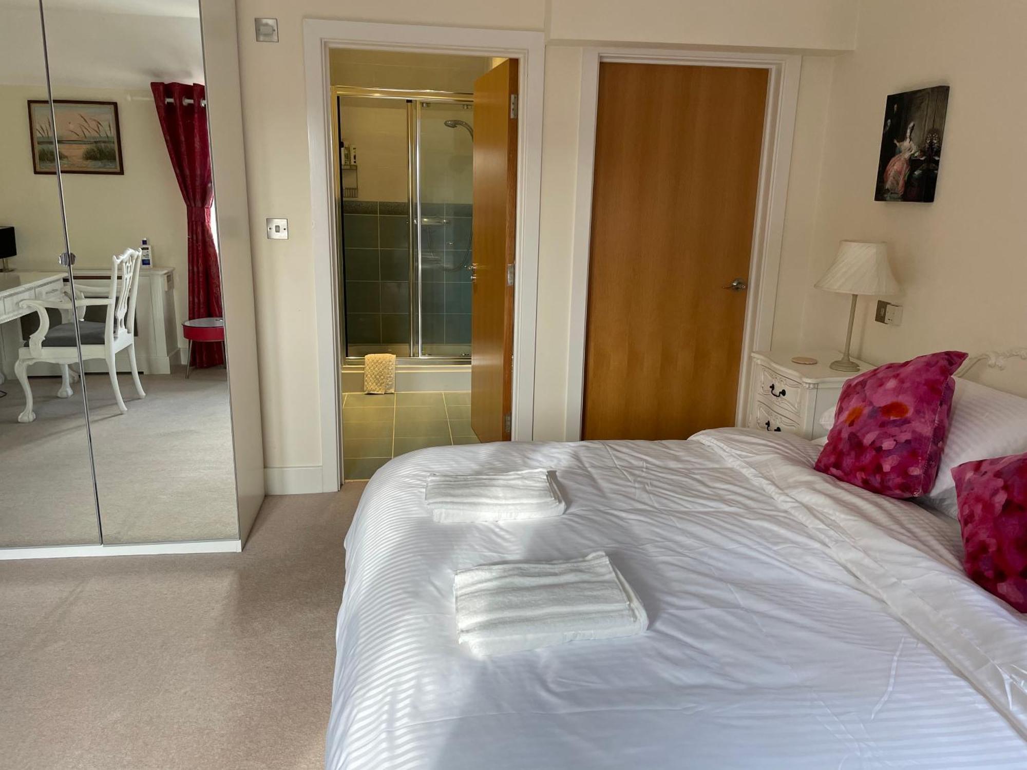 Top Floor En-Suite Double Bedrooms With Great View Of Windsor Castle & Free Parking Eksteriør bilde
