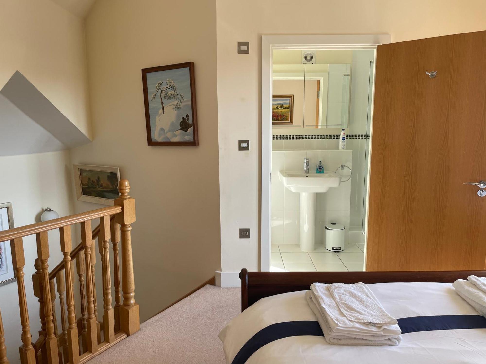Top Floor En-Suite Double Bedrooms With Great View Of Windsor Castle & Free Parking Eksteriør bilde
